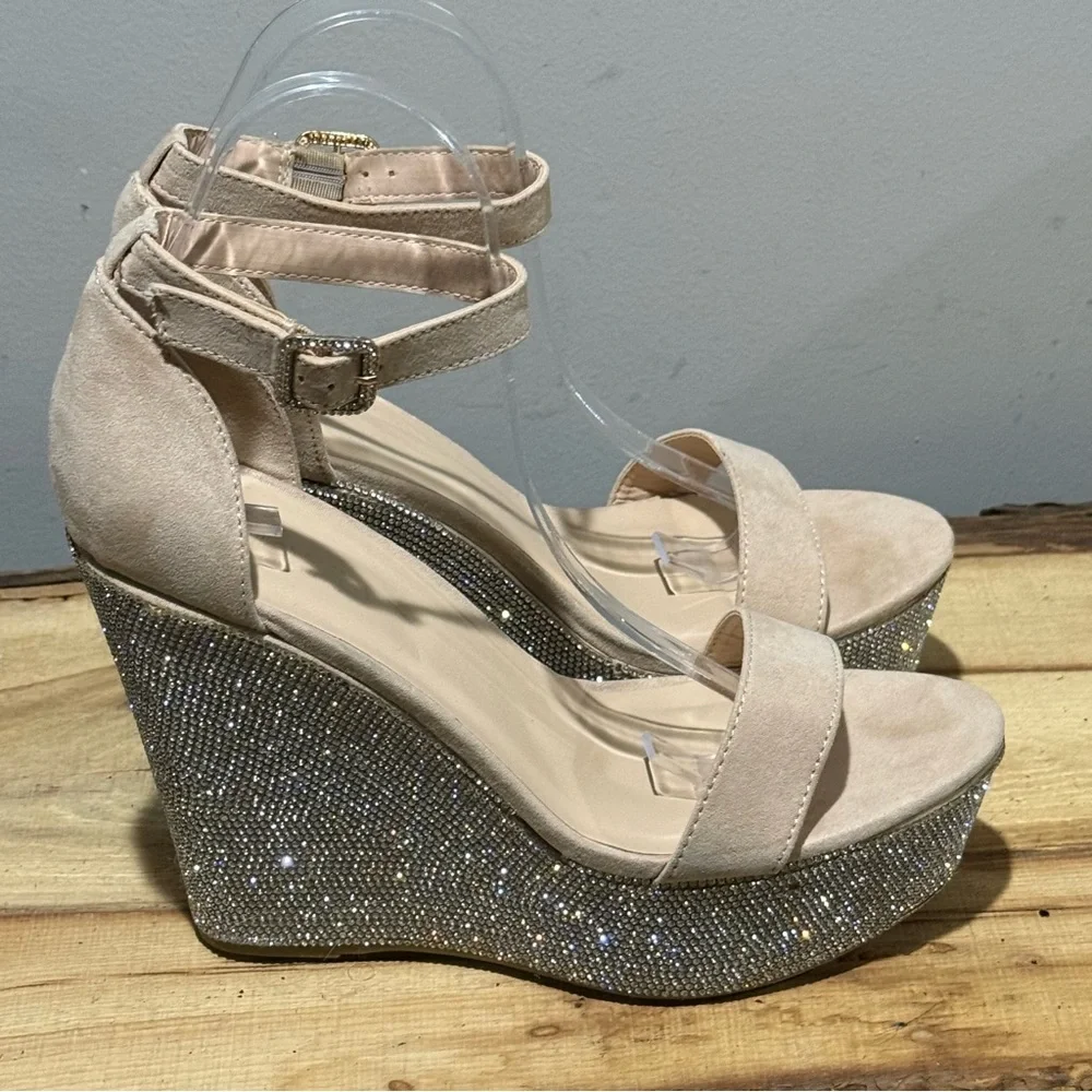 Fashion Nova Nude &‎ Sparkly Platform Wedge sandals Size 9 A40